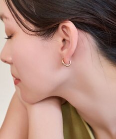 Phoebe 【痛くないシリーズ/金属アレルギー対応】ミニマルストレートフープライトフィットイヤリング　シャンパンゴールド