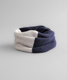 AND WOOL 〈上質な素材と手仕事から生まれたニット〉ホワイトカシミヤ100％のスヌード　（ツートンカラー）