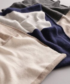 AND WOOL 〈上質な素材と手仕事から生まれたニット〉ホワイトカシミヤ100％のスヌード　（ツートンカラー）