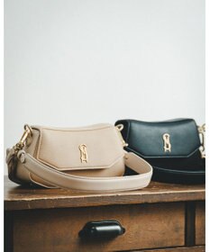 STEVE MADDEN BTAIGA ラウンドフラップショルダー2WAYバッグ