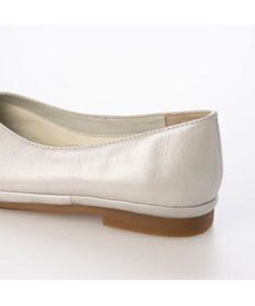 ing <ing>【サスティナブルシリーズ】Vカットフラットパンプス