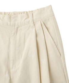 earth music&ecology 【綿100】フラワー刺繍ツイルカーブパンツ