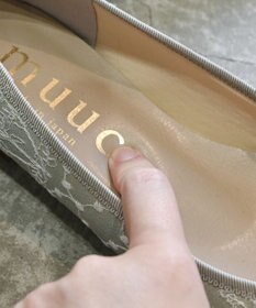 muuc イラカ柄刺繍のバレエシューズ