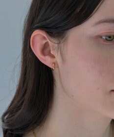 Phoebe 【痛くないシリーズ/金属アレルギー対応】ミニマルストレートフープライトフィットイヤリング　シャンパンゴールド