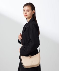 Y'SACCS ハーフムーンボディショルダーバッグ