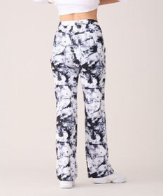 Chacott モノクロプリントブーツカットパンツ