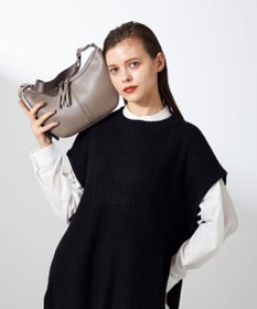 Y'SACCS ハーフムーンボディショルダーバッグ