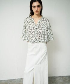 GRACE CONTINENTAL ラインハートケープブラウス