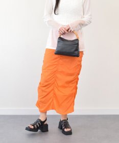 INTER-CHAUSSURES 【LORISTELLA】バンブーハンドルソフトレザーハンドバッグ