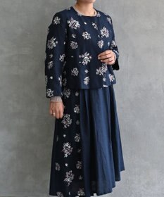 muuc 〈コットン×リネン〉〈高品質なドライタッチ生地〉〈遠州織物の工場で織られた上質なコットン生地〉野小花刺繍 ノーカラージャケット