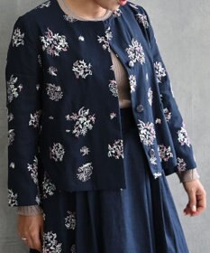 muuc 〈コットン×リネン〉〈高品質なドライタッチ生地〉〈遠州織物の工場で織られた上質なコットン生地〉野小花刺繍 ノーカラージャケット