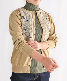muuc 〈細番手の高級綿糸コットンコーマ糸〉〈洗練された繊維だけを残した滑らかな肌触り〉スミレ押し花刺繍のカーディガン