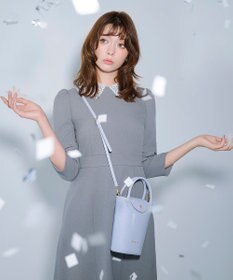 TOCCA 【八木アリサさん着用】PETAL SILHOUETTE LEATHER POCHETTE ポシェット ブルー系
