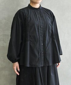 muuc 〈オーガニックコットン〉〈通年着られる〉フラワーノット刺繍 小さめ衿 ボリューム袖 シェルボタン使用 タックデザインブラウス