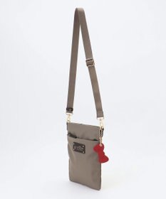 LA BAGAGERIE 【LA BAGAGERIE×HELLO KITTY】リボンチャーム付き　スクエアポシェット