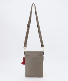 LA BAGAGERIE 【LA BAGAGERIE×HELLO KITTY】リボンチャーム付き　スクエアポシェット