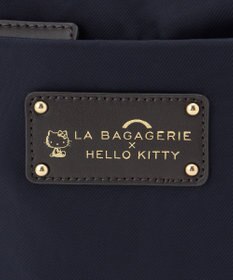 LA BAGAGERIE 【LA BAGAGERIE×HELLO KITTY】リボンチャーム付き　スクエアポシェット