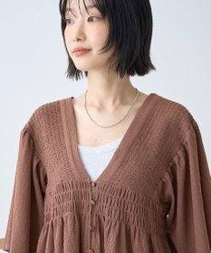 AMERICAN HOLIC 【先行予約】【WEB限定】主役級ラク映え：前後2WAY Vネックシャーリングチュニックブラウス