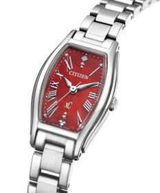 CITIZEN 【数量限定モデル】レッドの文字板が印象的な電池交換不要トノー型ウオッチ