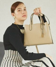 style code 【MERCURYDUO/マーキュリーデュオ】両アオリポケットサイド配色大開き開口 超軽量ハンドバッグ キーチャーム付