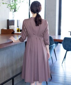 Tiaclasse 【洗える】裾に向かってエレガントに広がる美光沢フレアワンピース