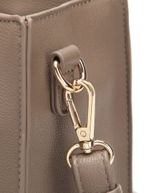 style code  【MERCURYDUO/マーキュリーデュオ】メタルアイレット　両アオリポケット　スクエアハンドバッグ