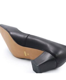 APOM スクエアトゥプレーンパンプス50