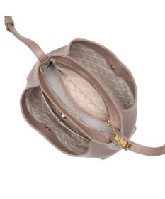 IBIZA イニシオ　牛革　ショルダーバッグ