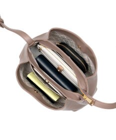 IBIZA イニシオ　牛革　ショルダーバッグ