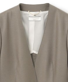 BEIGE， CORBY / ノーカラージャケット