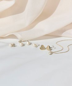 Phoebe 〈金属アレルギー対応〉タイニーフラワーパールセラミックポストピアス　お花モチーフ/小粒パール