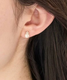 Phoebe 〈金属アレルギー対応〉タイニーフラワーパールセラミックポストピアス　お花モチーフ/小粒パール