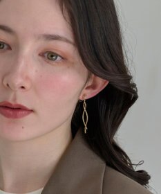 Phoebe 【痛くないシリーズ/金属アレルギー対応】スウィングクリスタルループフィットイヤリング　ゴールド