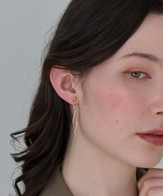 Phoebe 【痛くないシリーズ/金属アレルギー対応】スウィングクリスタルループフィットイヤリング　ゴールド