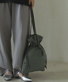 Green Parks ａｎｄｍｉｋｋａ．ラメベロアプリーツ巾着バッグ