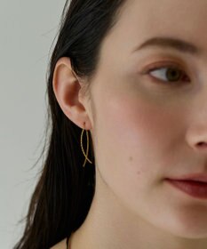 Phoebe 〈金属アレルギー対応〉クロスラインアメリカンピアス　ゴールド　ねじれ/ひねり/ステンレス
