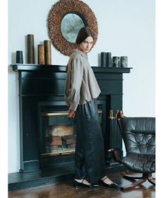 YECCA VECCA グロッシーコーティングサテンパンツ