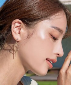 Tiaclasse ドロップバーピアス