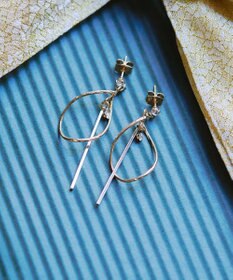 Tiaclasse ドロップバーピアス