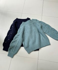 Feroux 【洗える】パールスリーブ ケーブルニット