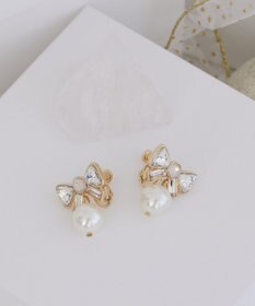 Maison de FLEUR ビジューリボンイヤリング