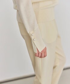 BEIGE， 【WEB限定・洗える】ALSACE / パール釦クルーネックウールニット
