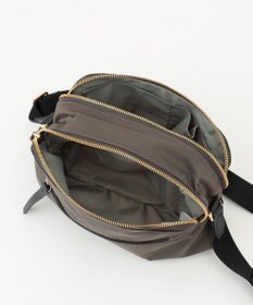 LA BAGAGERIE ウォータープルーフナイロン　スクエアショルダー