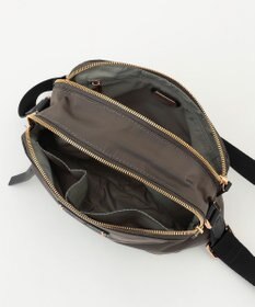 LA BAGAGERIE ウォータープルーフナイロン　スクエアショルダー