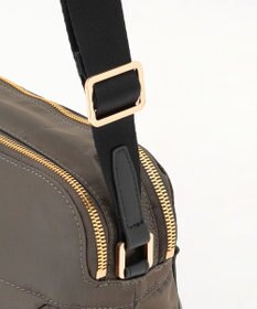 LA BAGAGERIE ウォータープルーフナイロン　スクエアショルダー