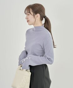 Green Parks ・ｓｗｉｎｇ　ｂｙ　袖パールボタンハイネックニット