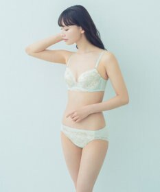 Wing 【スキマフィットブラ】　すきまを埋めてボリュームアップ　ふわふわもちもち触感　ウイング／ワコール　KB2362