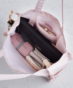 Maison de FLEUR サテンフリルスクエアトートバッグ