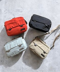 Y'SACCS ダブルタブ　トラベルポシェット