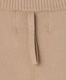 BEIGE， 【WEB限定・洗える】WILLOW / ストレッチクルーネックリブニット